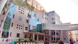  हिमाचल प्रदेश के सरकारी अस्पतालों में पर्ची बनाते समय मरीजों से 10